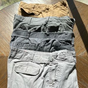 4 pairs of men’s cargo shorts 🩳